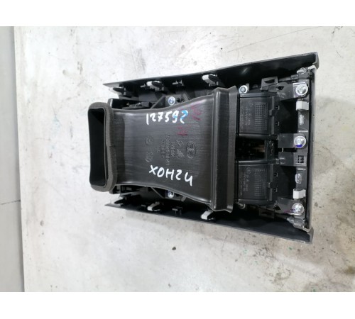 Накладка центральной консоли задняя с воздушным дефлектором