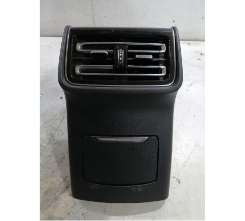 Накладка центральной консоли задняя с воздушным дефлектором