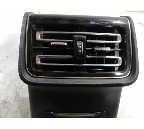 Накладка центральной консоли задняя с воздушным дефлектором