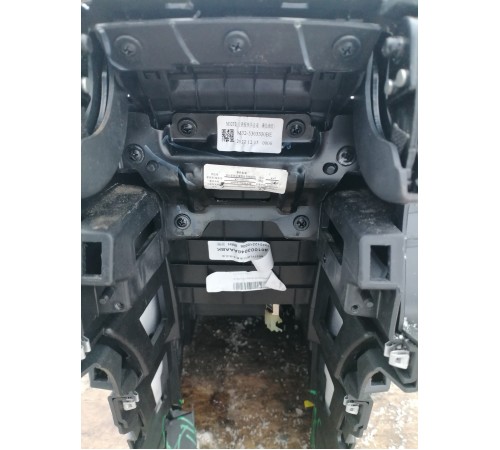 Центральная консоль с подлокотником