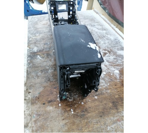 Центральная консоль с подлокотником