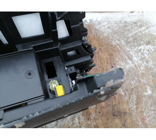 Центральная консоль с подлокотником