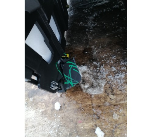 Центральная консоль с подлокотником