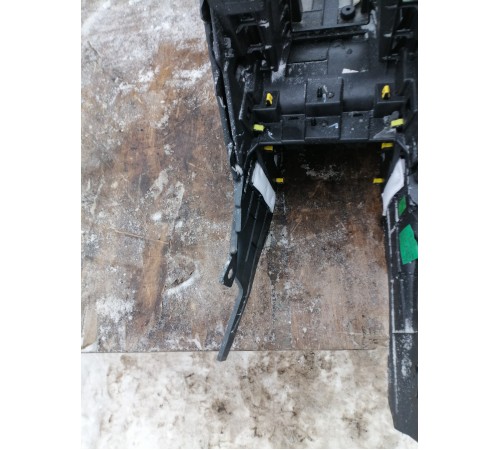 Центральная консоль с подлокотником