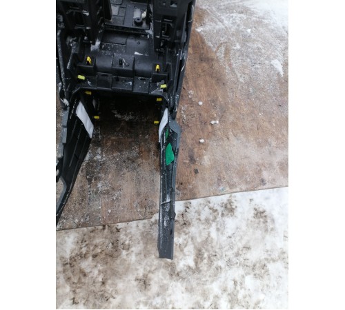 Центральная консоль с подлокотником