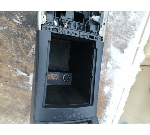 Центральная консоль с подлокотником