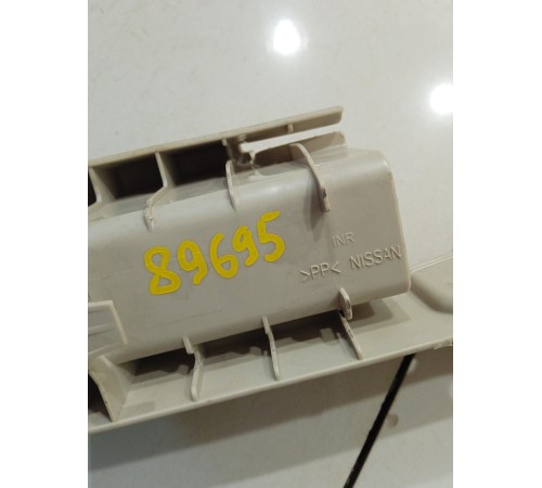 Накладка крепления сиденья передняя левая