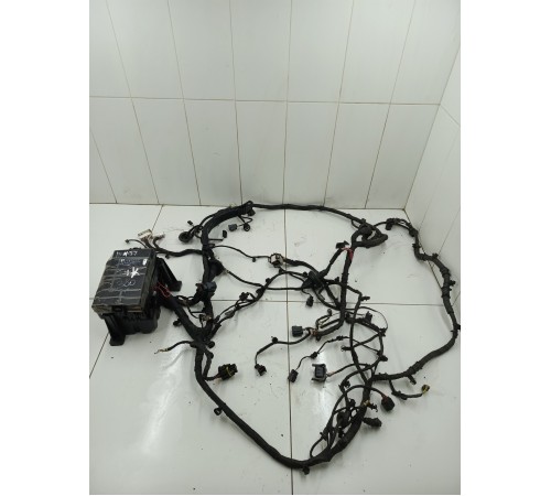 Электропроводка подкапотная с блоком предохранителей