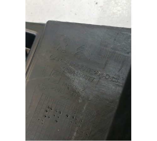 Обшивка салона задняя правая