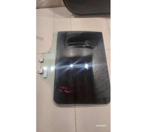 Стекло двери (заднее левое)