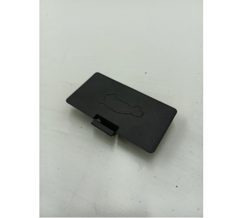 Заглушка кнопки закрывания двери крышки багажника