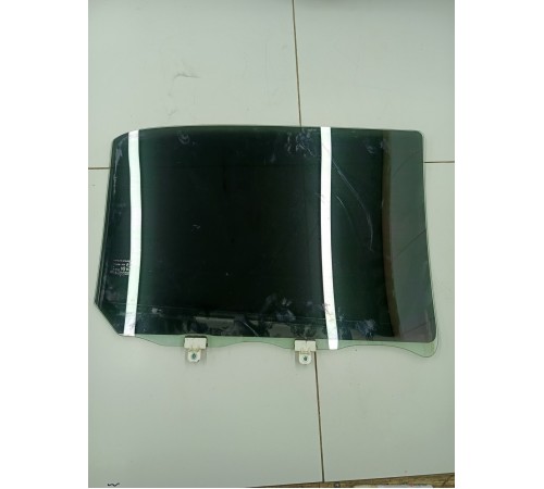 Стекло заднее левое