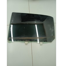 Стекло заднее левое