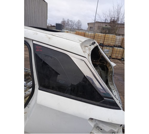 Глухое стекло заднее левое