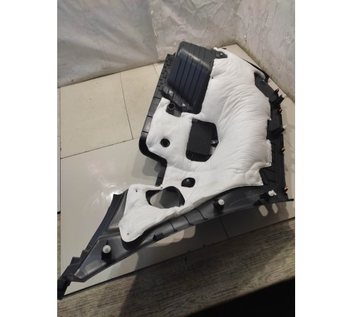 Панель багажника (задняя правая)