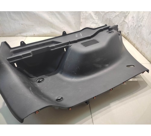 Панель багажника (задняя правая)