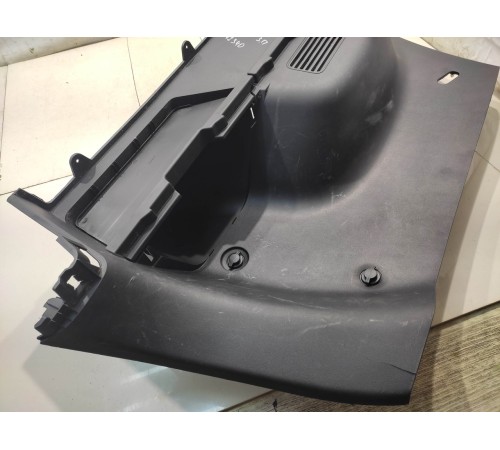 Панель багажника (задняя правая)