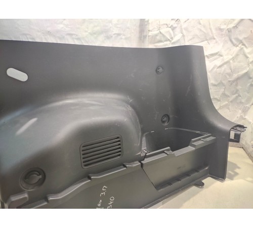 Панель багажника (задняя правая)