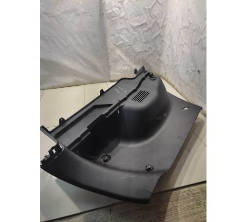 Панель багажника (задняя правая)