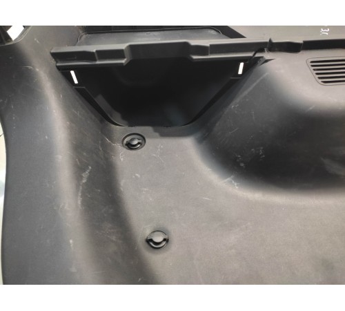 Панель багажника (задняя правая)