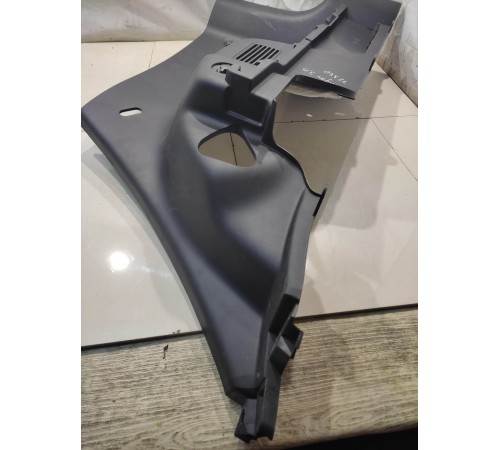 Панель багажника (задняя правая)