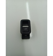 Кнопка открывания багажника