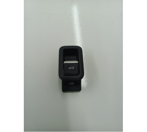 Кнопка открывания багажника