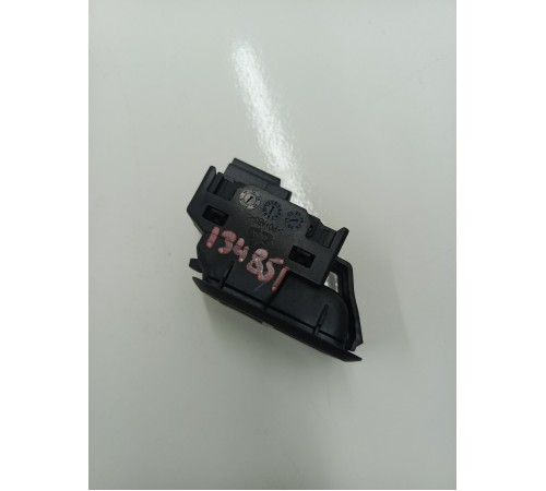 Кнопка открывания багажника