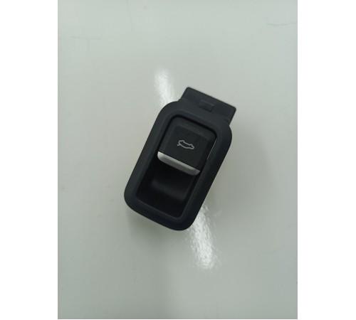 Кнопка открывания багажника