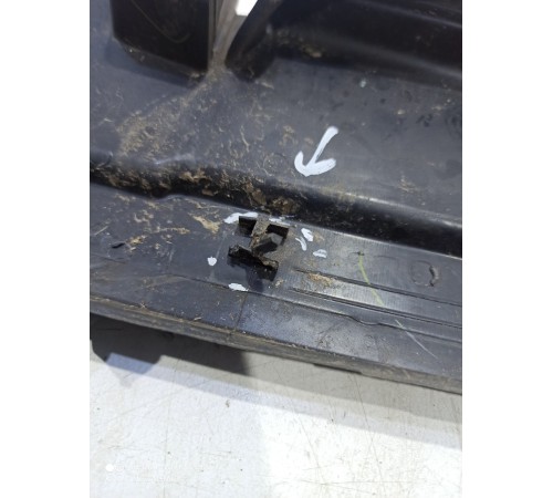 Пыльник крыла передний левый