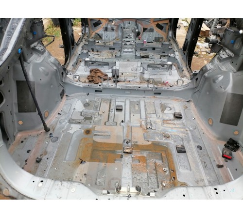 Ниша багажника(запасного колеса)