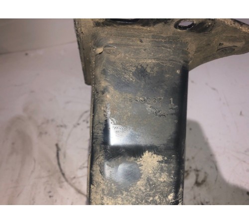 Кронштейн усилителя бампера перед.