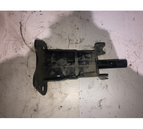 Кронштейн усилителя бампера перед.