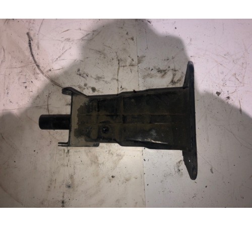 Кронштейн усилителя бампера перед.