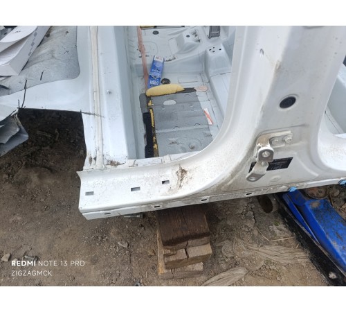 Порог со стойкой правый