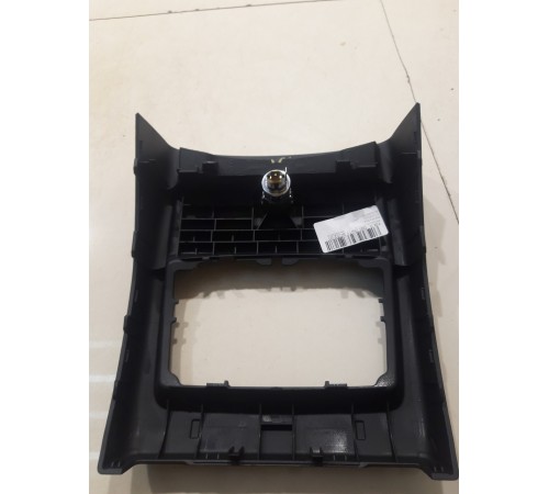 Накладка центральной консоли (задняя)