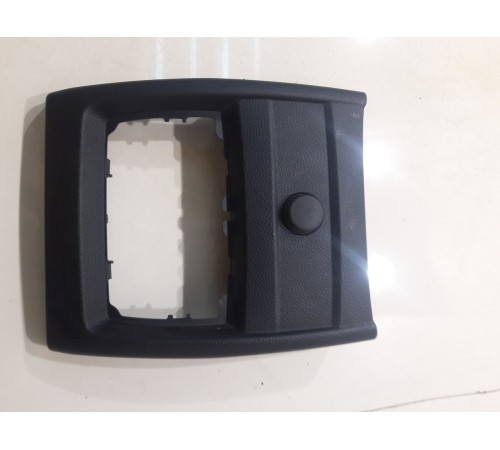 Накладка центральной консоли (задняя)