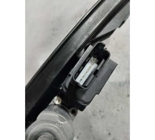 Стеклоподъемник двери задний правый