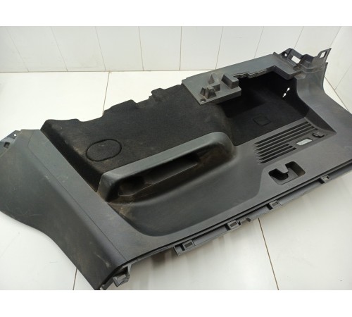 Обшивка багажника левая