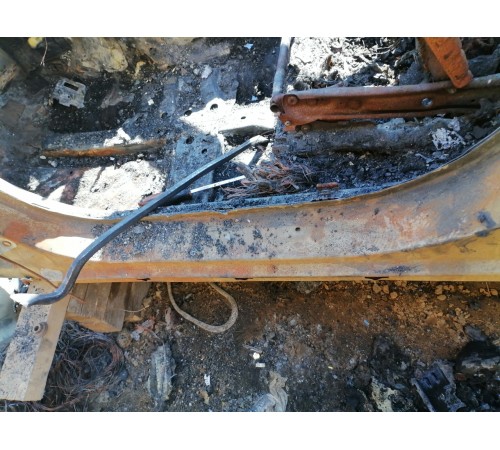 Порог с центральной стойкой левый