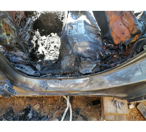 Порог с центральной стойкой левый