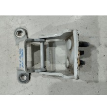 Петля крышки багажника