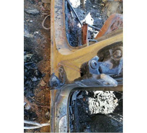 Порог с центральной стойкой левый