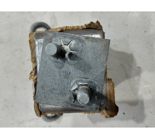 Петля крышки багажника