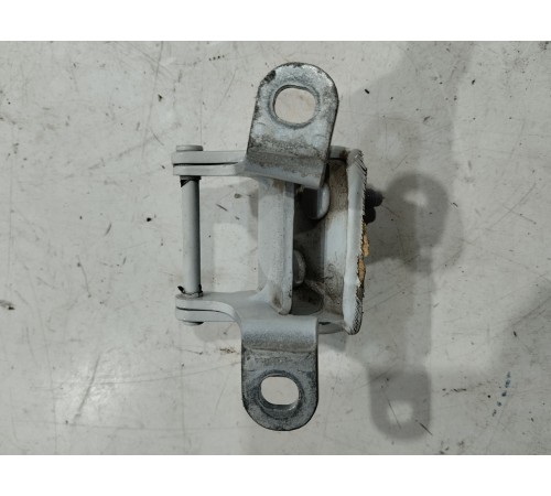 Петля крышки багажника