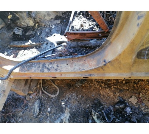 Порог с центральной стойкой левый