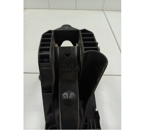 Педаль тормоза