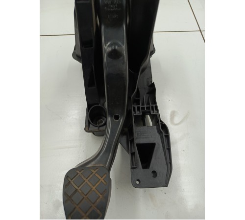 Педаль тормоза