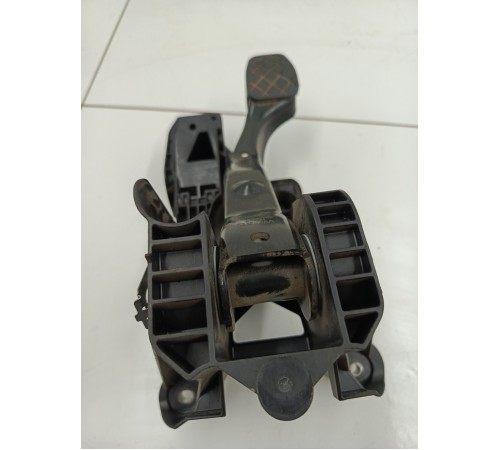 Педаль тормоза