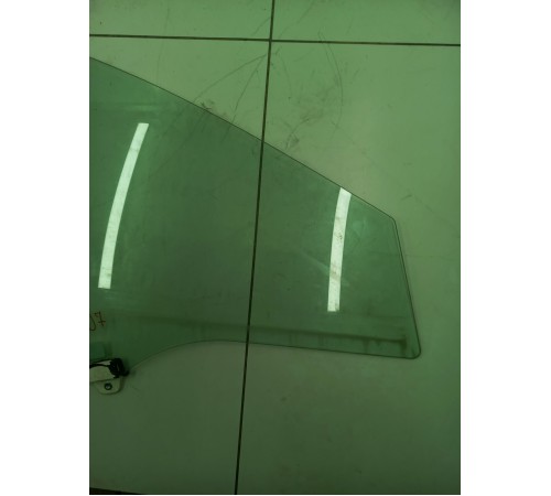 Стекло переднее правое